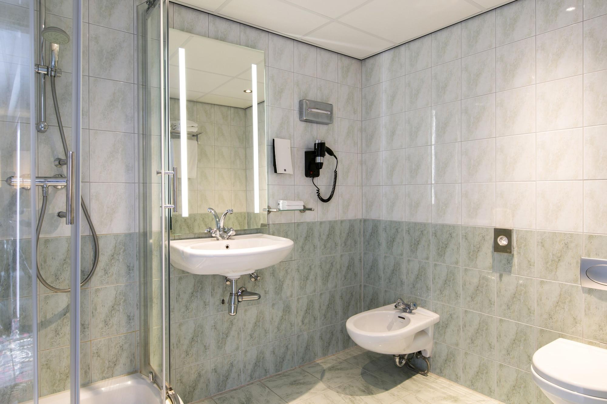 Leonardo Hotel Eindhoven City Center Former Crown Hotel Ngoại thất bức ảnh