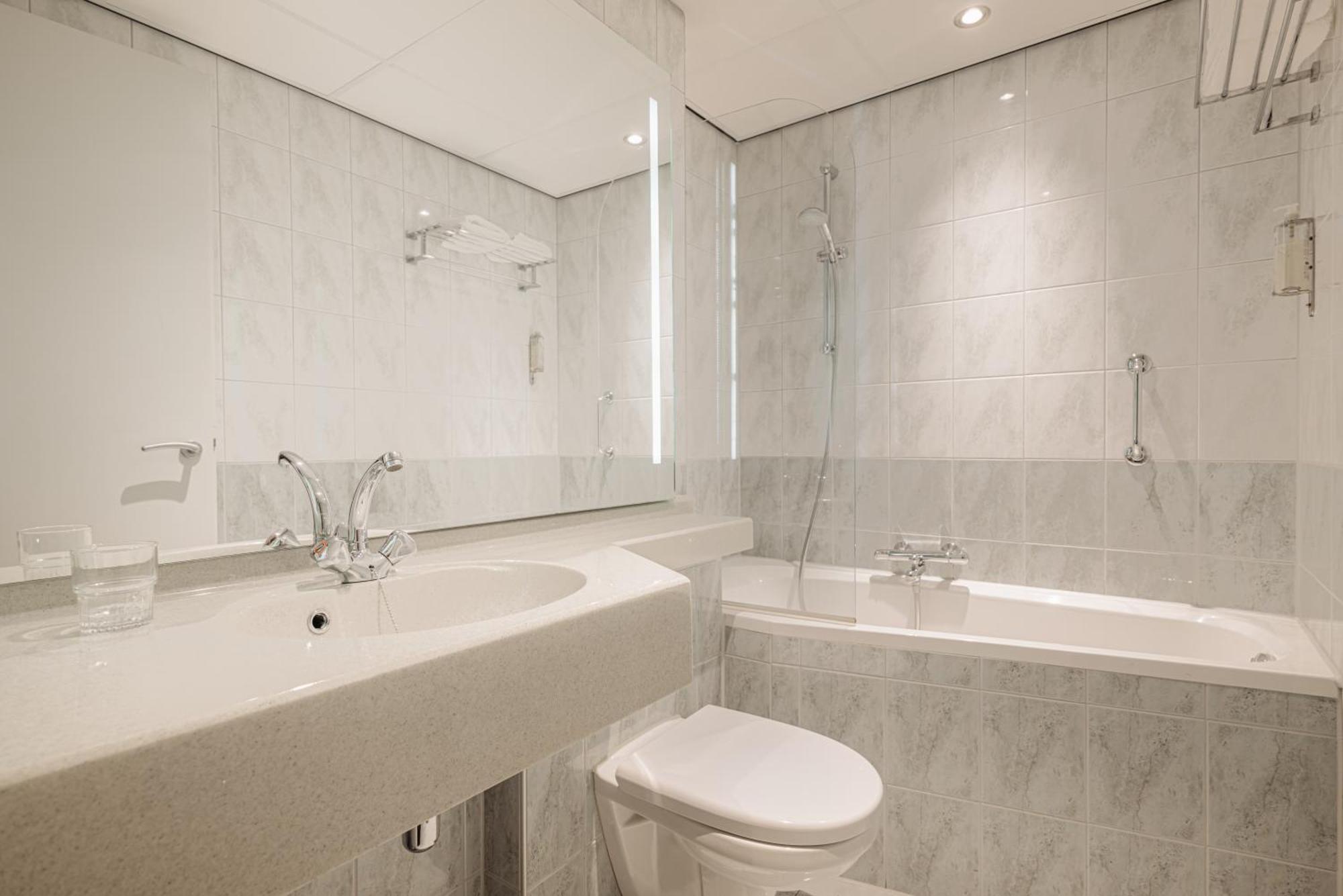 Leonardo Hotel Eindhoven City Center Former Crown Hotel Ngoại thất bức ảnh