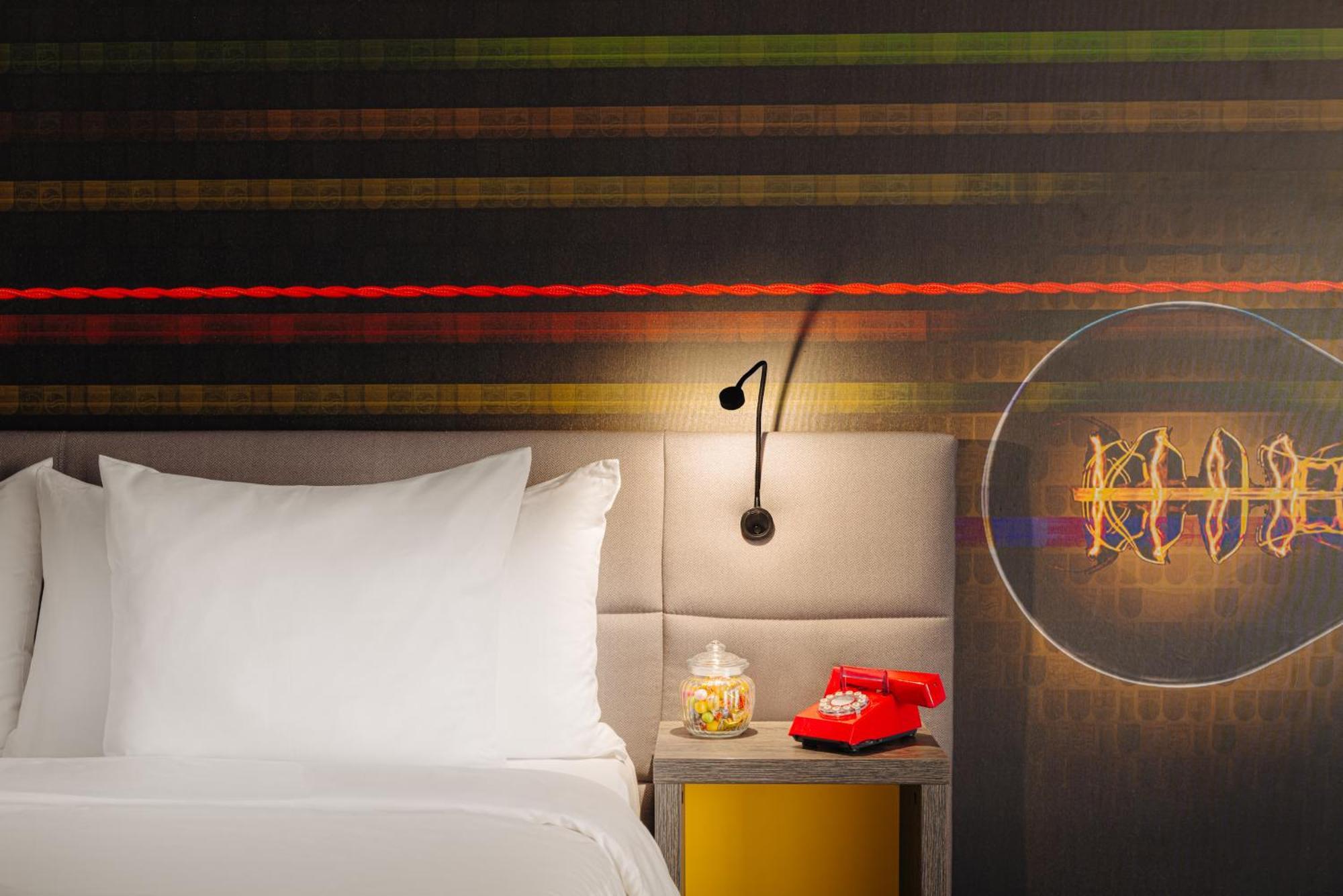 Leonardo Hotel Eindhoven City Center Former Crown Hotel Ngoại thất bức ảnh