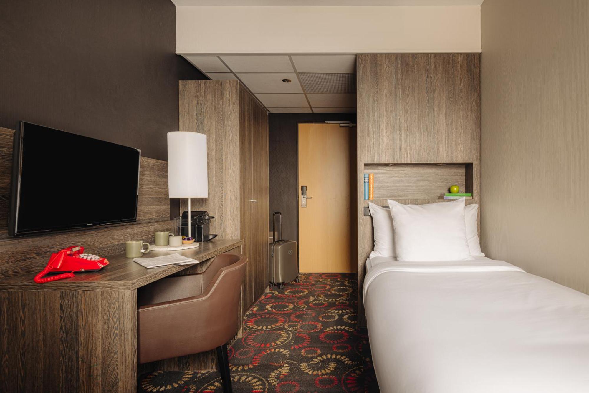 Leonardo Hotel Eindhoven City Center Former Crown Hotel Ngoại thất bức ảnh